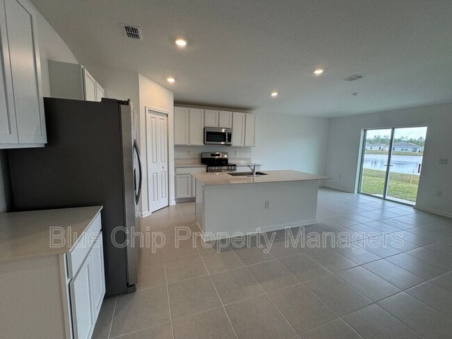 Building Photo - 2279 Green Valley St