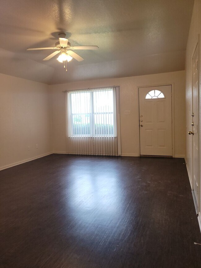 Building Photo - 1534 Shoshoni Trail