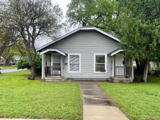 1 BED 1 BATH DUPLEX FOR LEASE AVAILABLE July 1! - 1 BED 1 BATH DUPLEX FOR LEASE AVAILABLE July 1! House