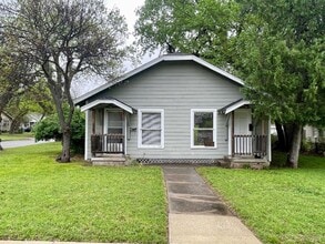 Building Photo - 419 N Flood Ave