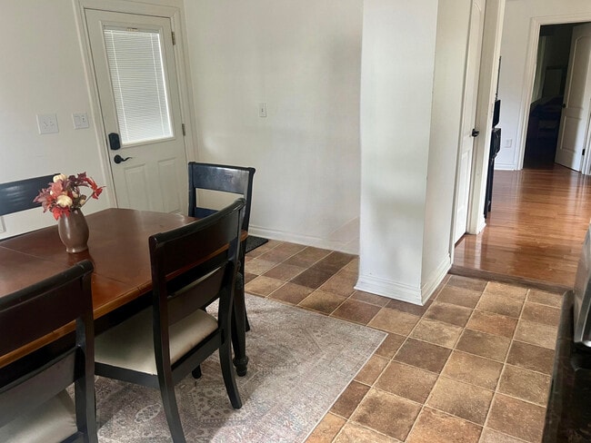 Building Photo - 5015 N Territorial Rd