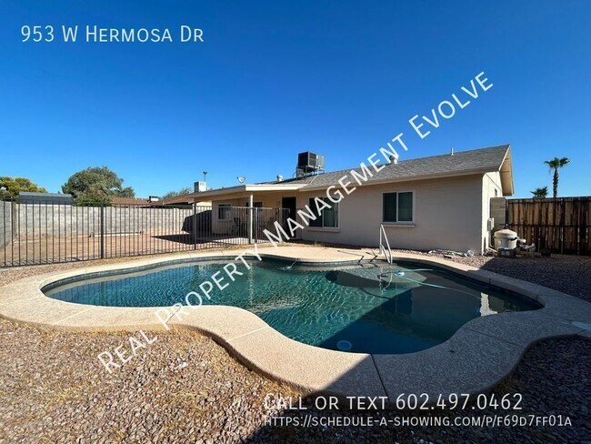 Foto del edificio - POOL MAINTENANCE INCLUDED!