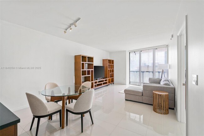 Building Photo - 495 Brickell Ave