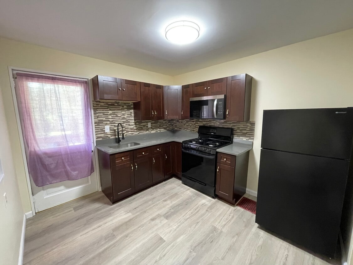 Kitchen - 5548 Avondale Pl (Pittsburgh, PA)