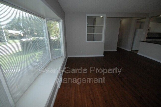 Photo du bâtiment - 11635-1111a 111a Ave NW