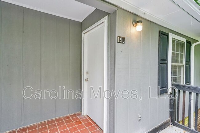 Foto del edificio - 196 Mc Arthur St