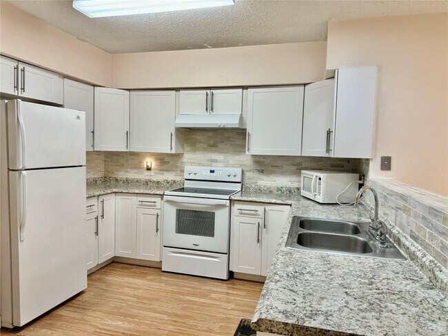 Foto del edificio - 11461 NW 38th St