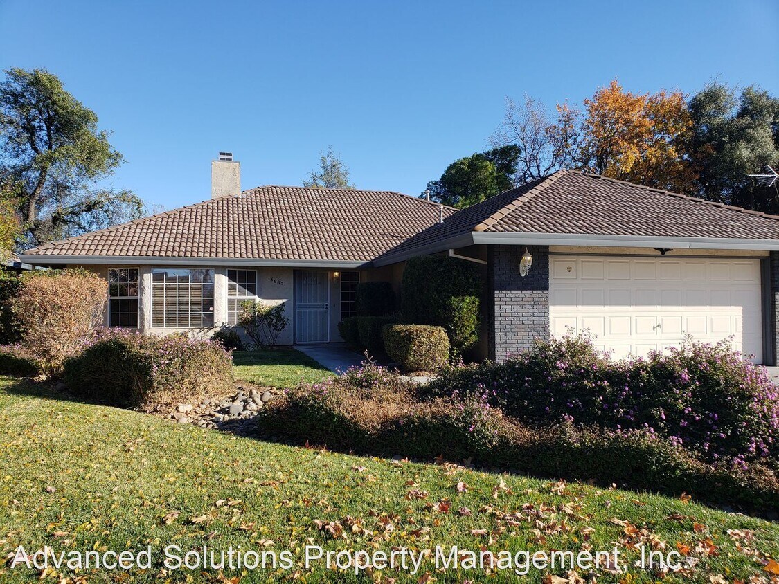3 br, 2.5 bath House 3685 Sunwood Drive House Rental in Redding, CA
