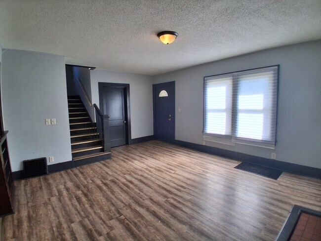 Foto del edificio - 120 S Crawford St