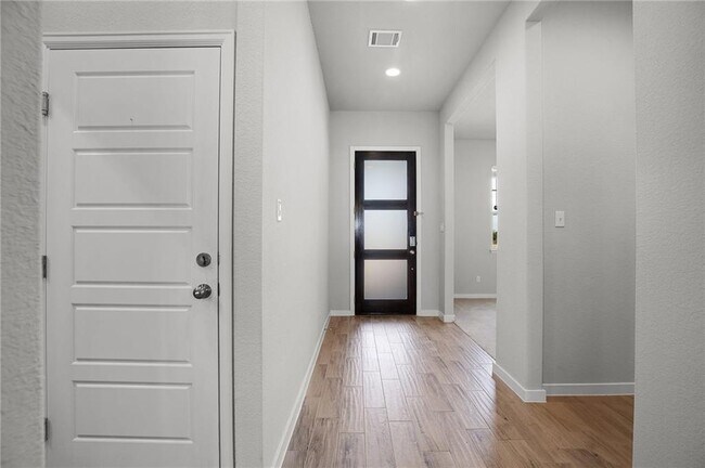 Building Photo - 4166 Kingsley Ave