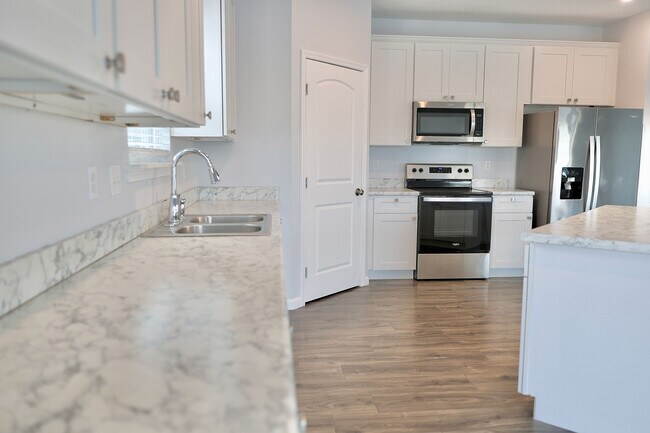 Foto del edificio - 3316 Garden Brook Rd