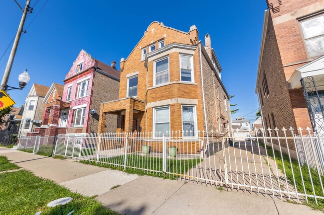 Foto del edificio - 3027 S Kostner Ave