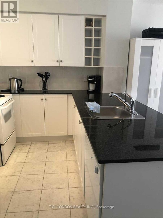 Photo du bâtiment - 210 Victoria St