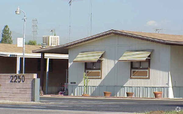 Building Photo - Royal York Estates