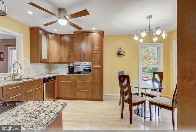 Foto del edificio - 909 Winchester Ct