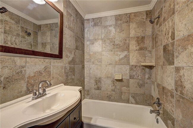 Foto del edificio - 2186 Lenox Rd NE