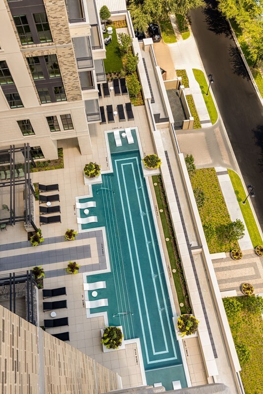 Foto del edificio - Modern 3-Bedroom Apartment with Smart Home...