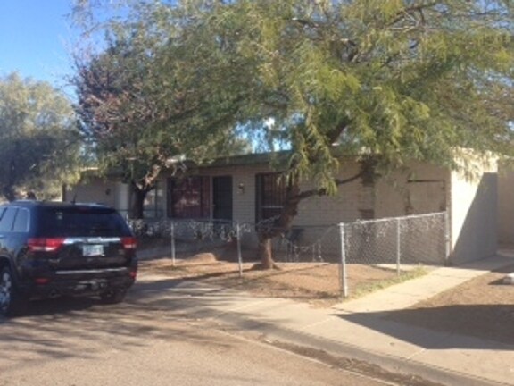 Primary Photo - 6749 W Palmaire Ave