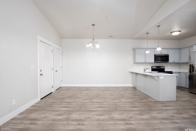 Building Photo - 3 br, 2 bath Condo - 2184 West Main Street...