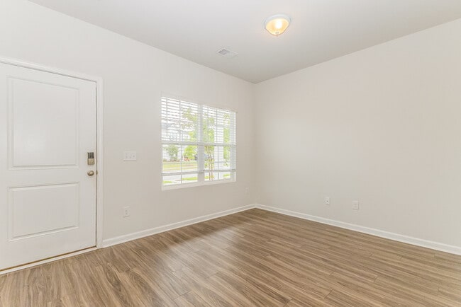 Building Photo - 256 Clydesdale Cir