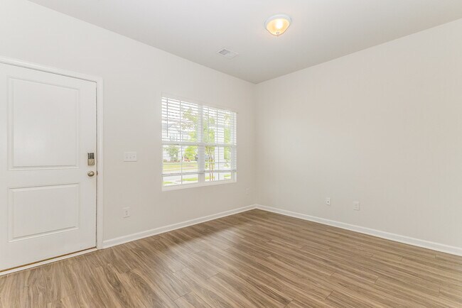 Foto del edificio - 256 Clydesdale Cir