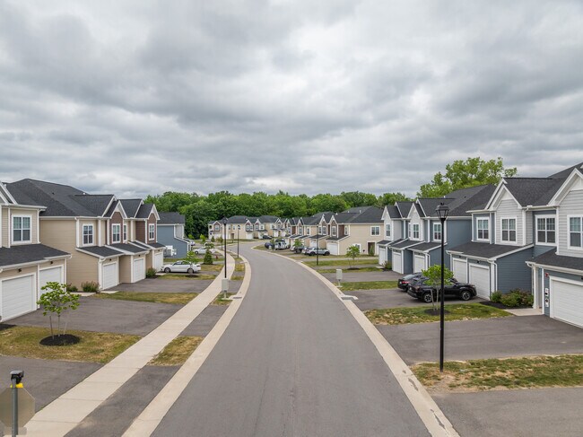 Foto del edificio - Edgewater Apartments and Townhomes