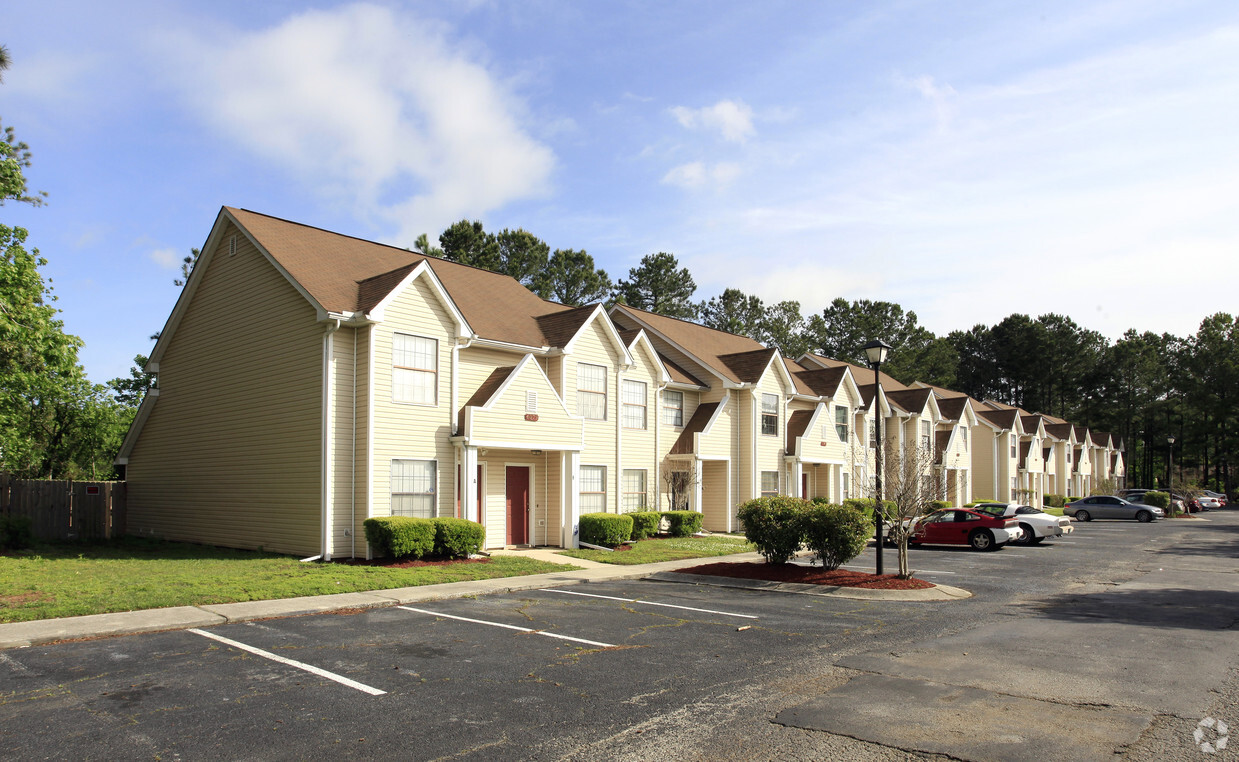 Primary Photo - The Cedars Apartments