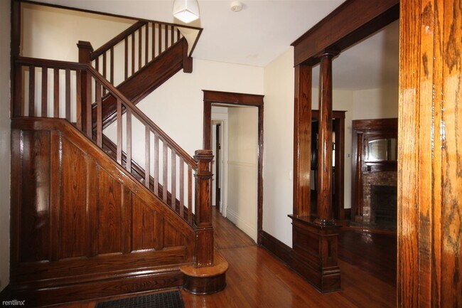 Building Photo - 3 br, 2.5 bath House - 828 W Walnut St