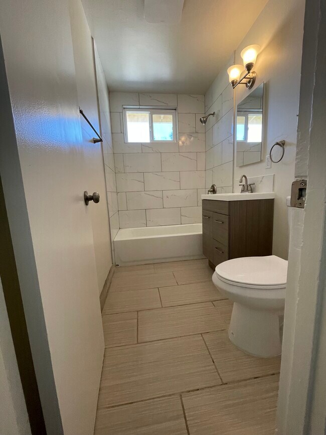 Bathroom - 3431 Maxson Rd