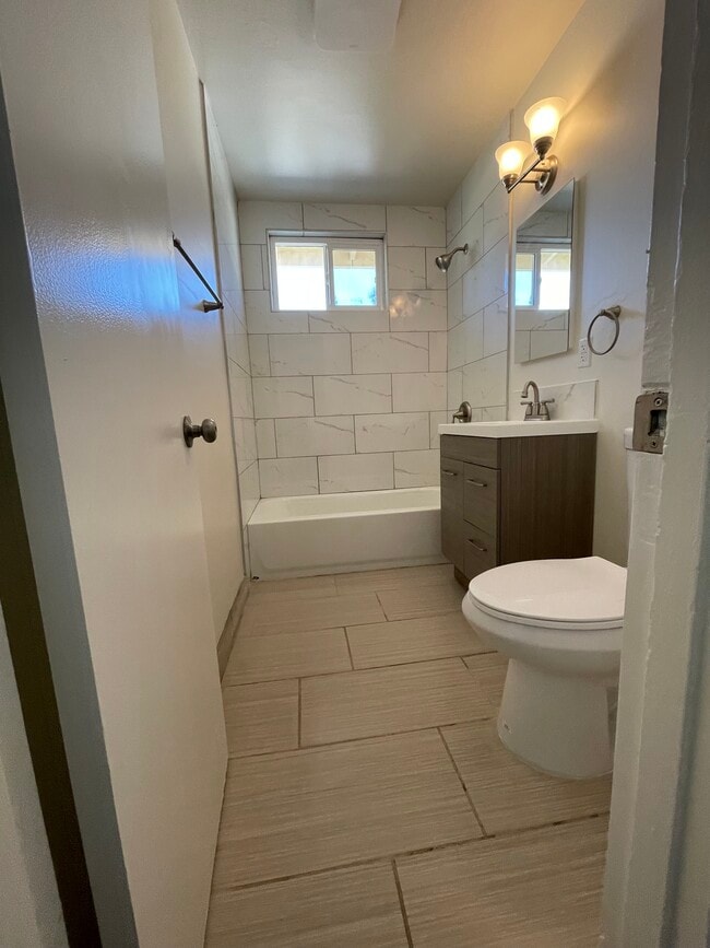 Bathroom - 3431 Maxson Rd
