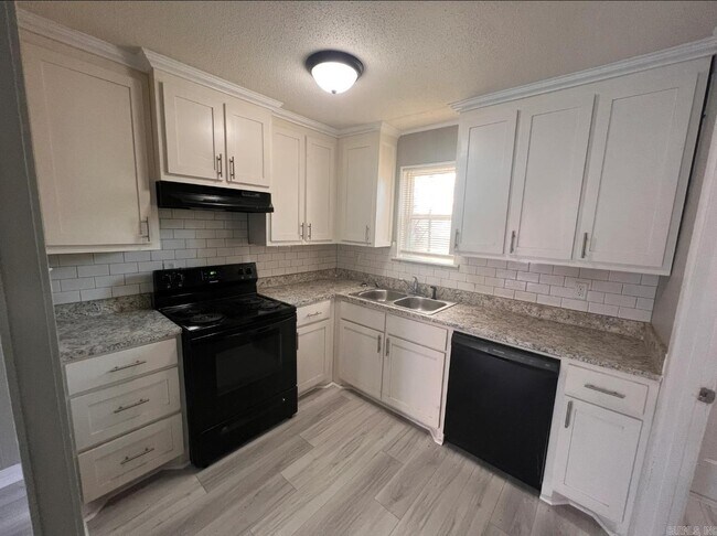 Building Photo - 301 Pearl St