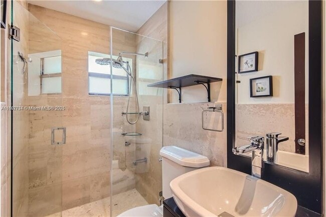 Foto del edificio - 3864 NE 167th St