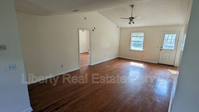 Building Photo - 922 Poppleton Dr