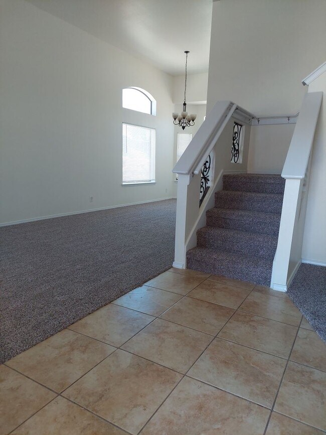 Building Photo - 4 BEDROOM 3 BATHROOM HOME close to Fort Bliss