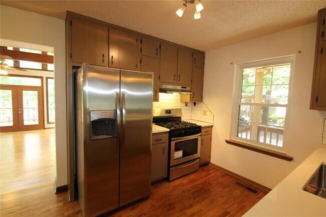 Foto del edificio - 5730 Cains Cove Rd