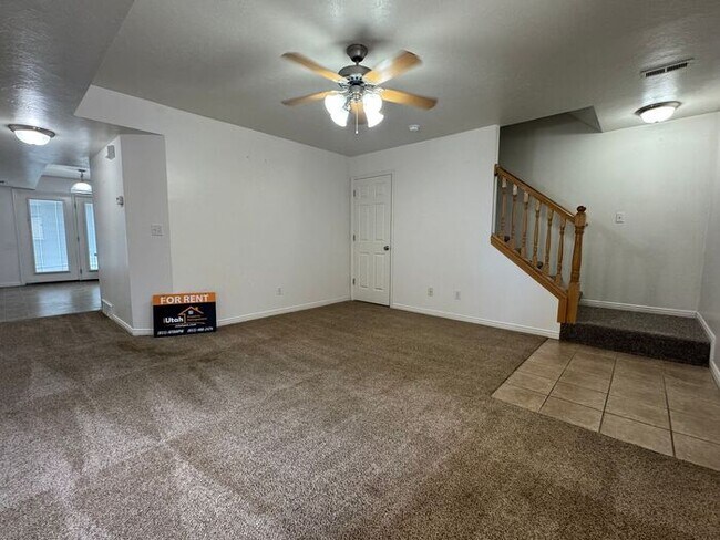 Foto del edificio - 3 bedroom 2.5 Bath Townhouse-Small Dogs Allowed