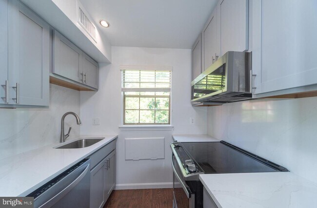 Building Photo - 521 Bashford Ln