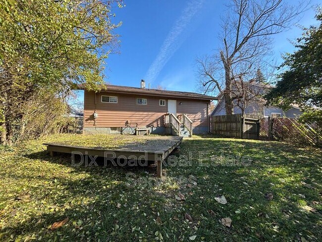 Foto del edificio - 2225 Deering Ave