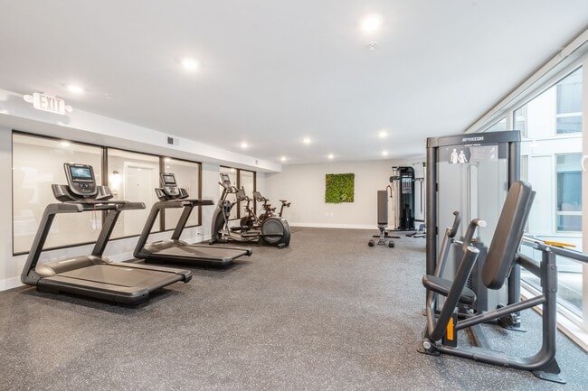 Foto del edificio - 6604 Ridge Ave