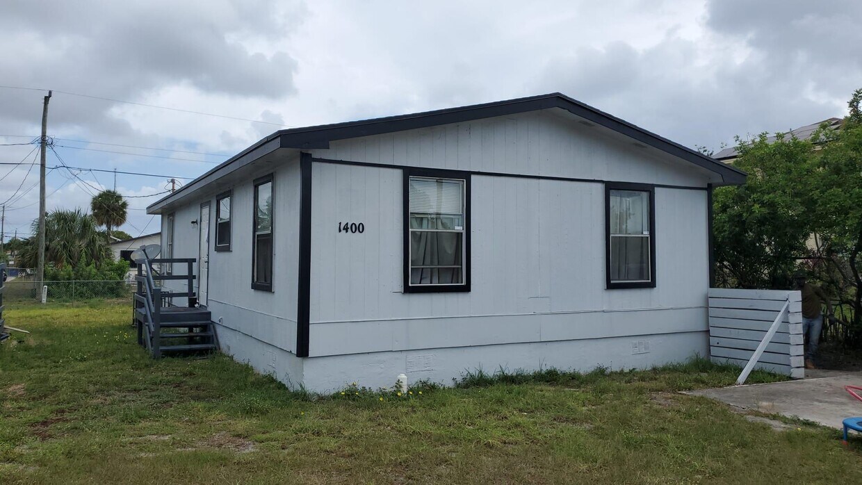 1400 W 32nd St, Riviera Beach, FL 33404 House Rental in Riviera Beach