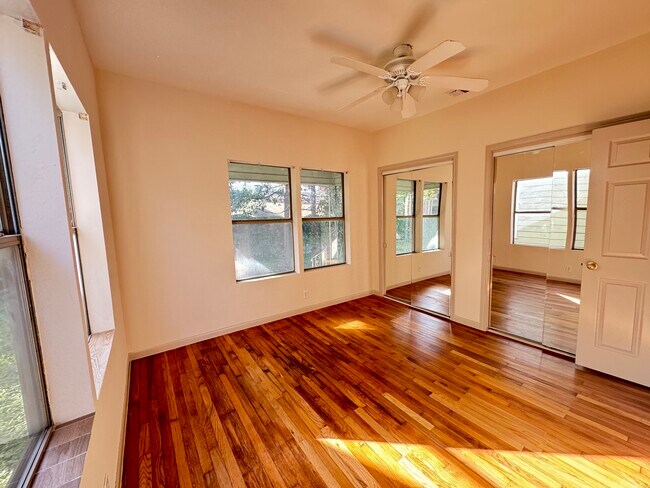Foto del edificio - 709 E Elmira St
