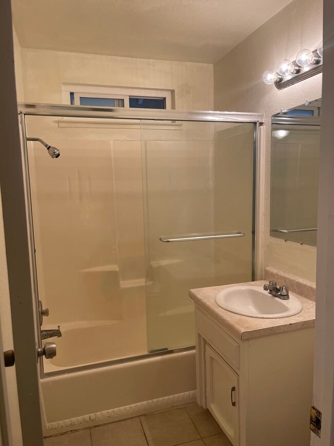 Foto del edificio - 2-Bedroom, 1.5-Bathroom Townhouse for Rent – $500 off 1st Month Rent