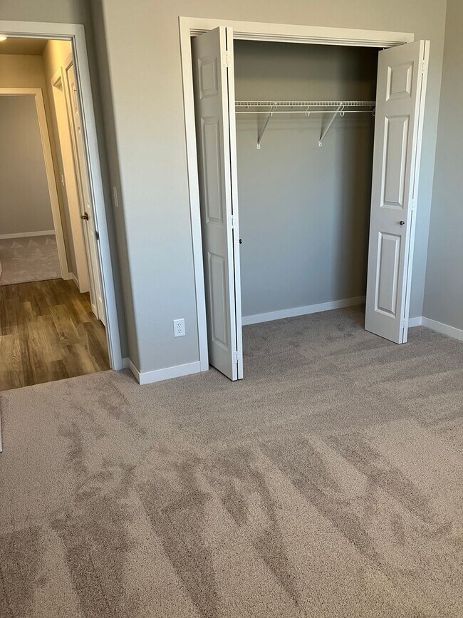 Building Photo - New 4 bedroom/3 bathroom house