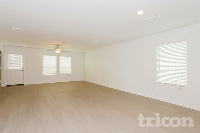 Foto del edificio - 15249 Bullfighter Blvd