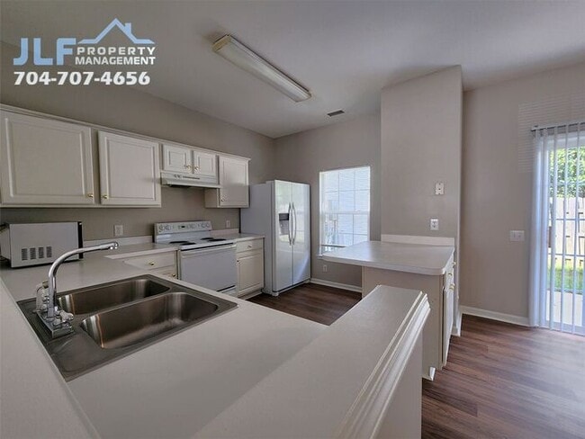 Foto del edificio - 3 Bedroom/2.5 Bathroom Townhome in Charlotte!