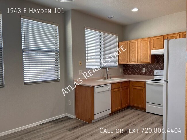 Building Photo - AVAILABLE!! 2 Bedroom 2 1/2 Bathroom Condo...