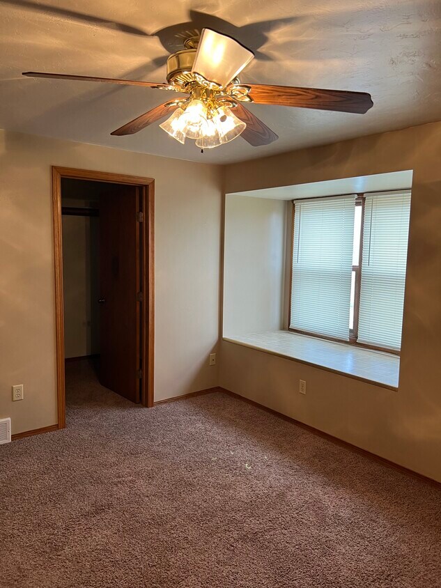 Large Bedroom 1 - 2807 Aquarius Rd