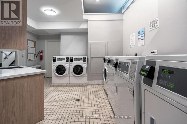 Photo du bâtiment - 161 St George St