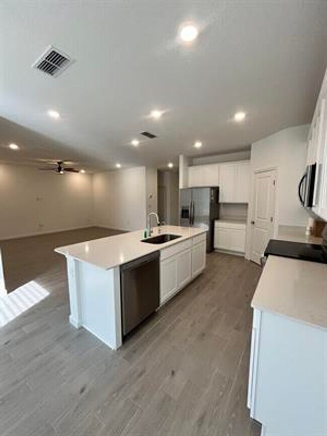 Foto del edificio - Brand New Home for Lease