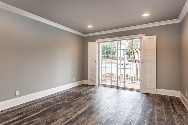 Building Photo - 3135 Seven Pines Ln